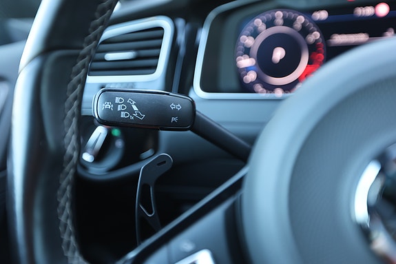 Volkswagen Golf VII 25 of 30