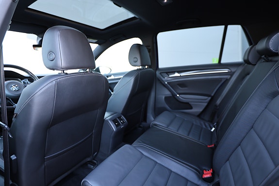 Volkswagen Golf VII 15 of 30