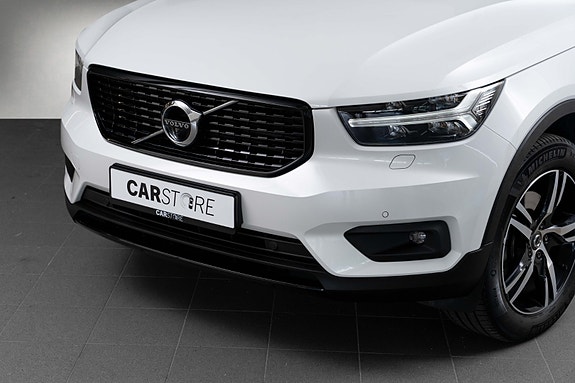 Volvo XC40 2 of 29