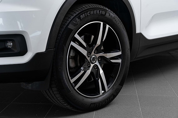 Volvo XC40 3 of 29