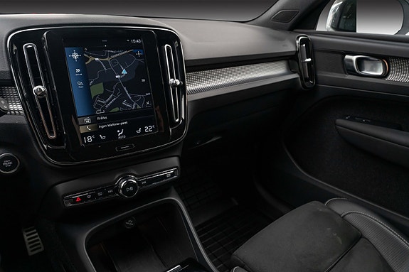 Volvo XC40 12 of 29