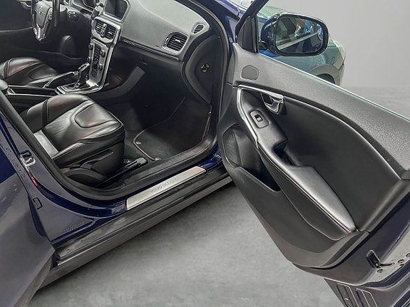 Volvo V40 Cross Country 17 of 27