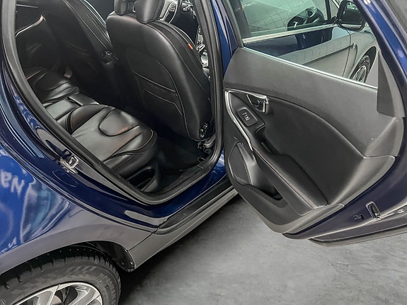 Volvo V40 Cross Country 23 of 27