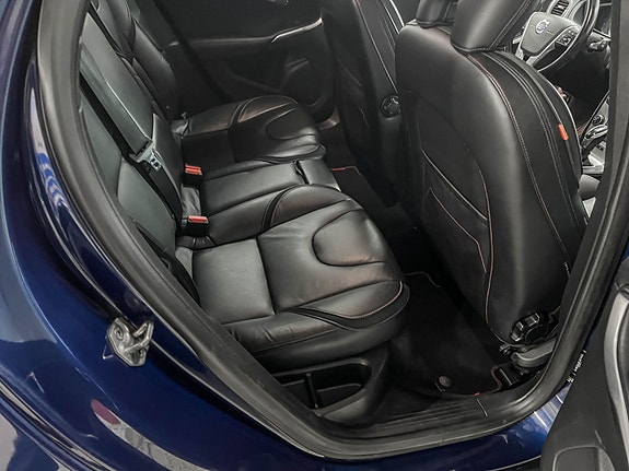 Volvo V40 Cross Country 22 of 27