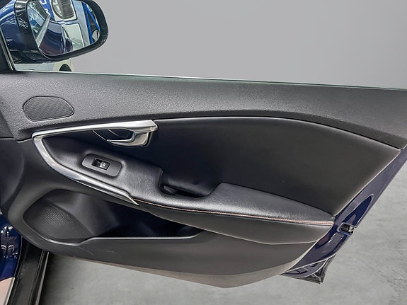 Volvo V40 Cross Country 18 of 27