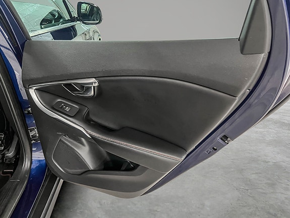 Volvo V40 Cross Country 24 of 27