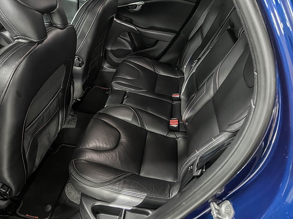 Volvo V40 Cross Country 21 of 27
