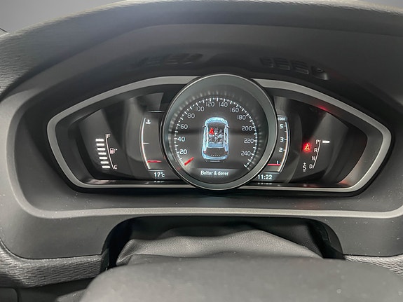 Volvo V40 Cross Country 14 of 27
