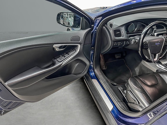Volvo V40 Cross Country 9 of 27