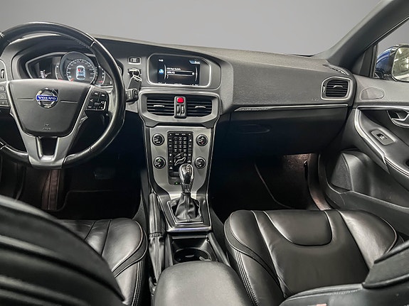 Volvo V40 Cross Country 12 of 27