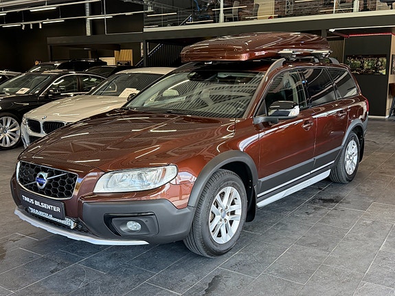 Volvo XC70 2 of 13