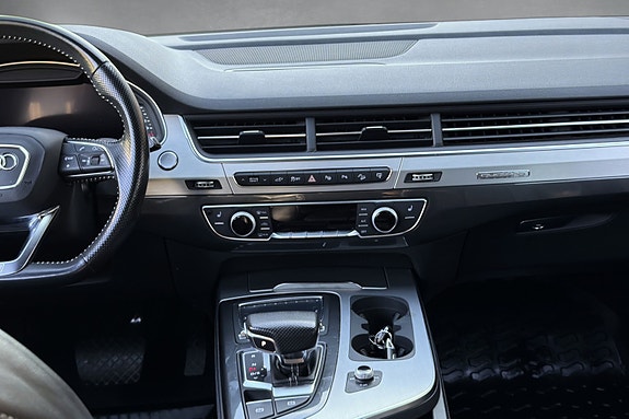 Audi Q7 27 of 30