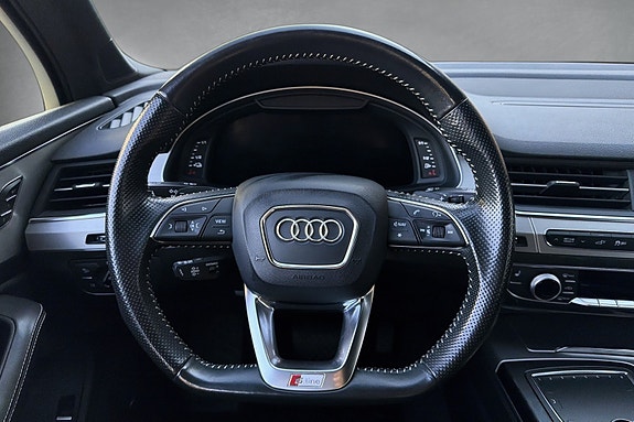 Audi Q7 25 of 30