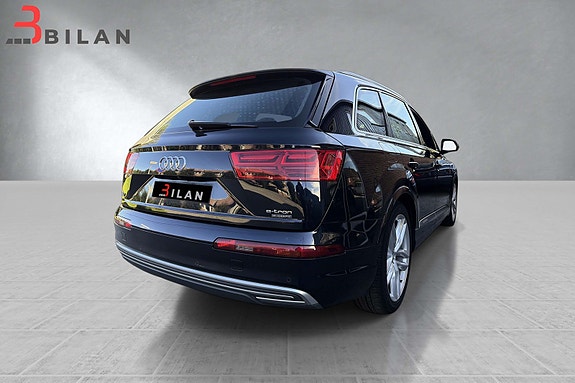 Audi Q7 9 of 30