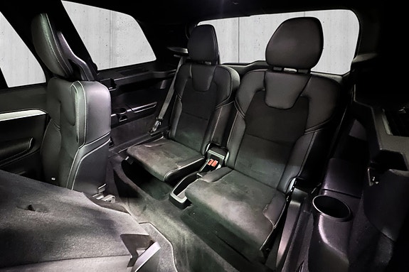 Volvo XC90 10 of 16