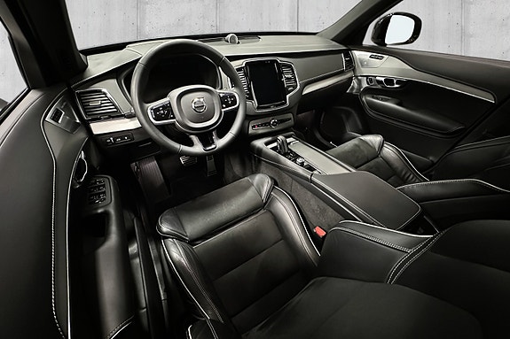Volvo XC90 8 of 16