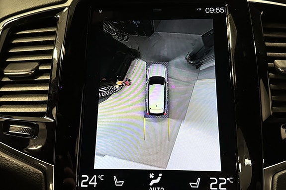 Volvo XC90 11 of 16