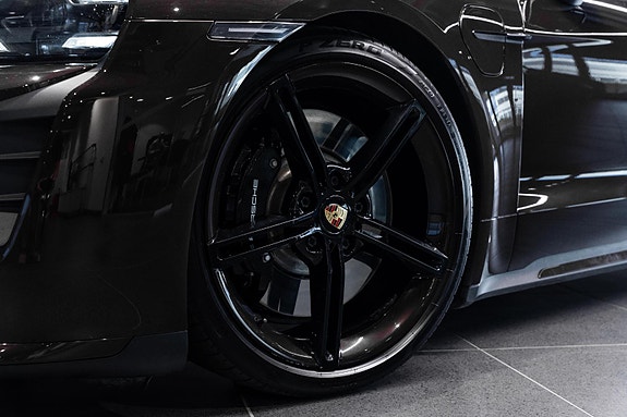 Porsche Taycan 15 of 30