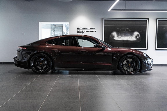 Porsche Taycan 9 of 30