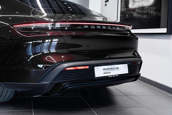 Porsche Taycan 4 of 30
