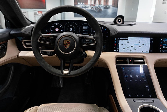 Porsche Taycan 17 of 30