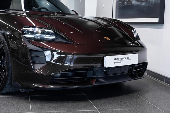 Porsche Taycan 11 of 30