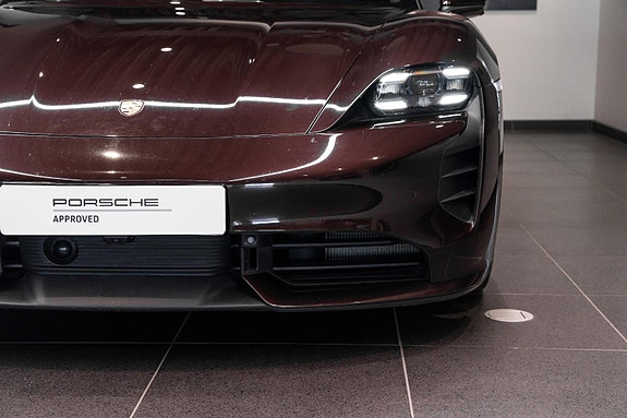 Porsche Taycan 13 of 30