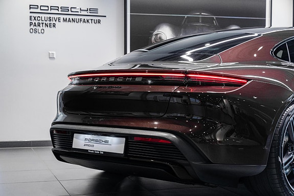 Porsche Taycan 8 of 30