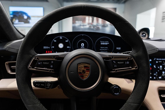 Porsche Taycan 19 of 30