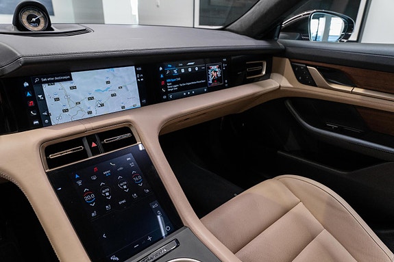 Porsche Taycan 21 of 30