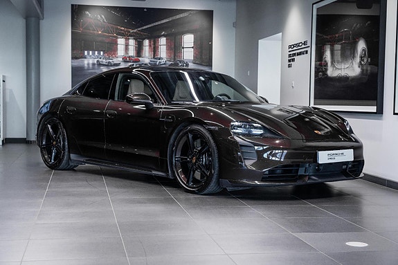 Porsche Taycan 10 of 30