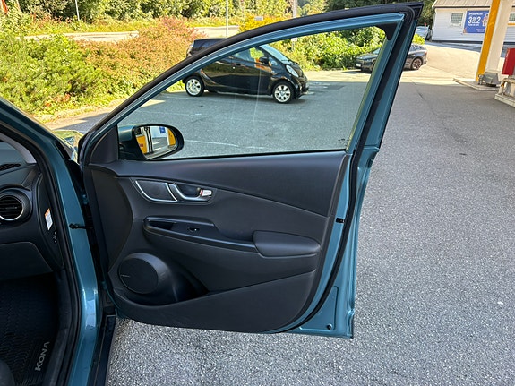 Hyundai Kona 18 of 24