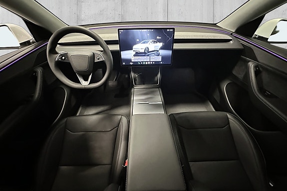Tesla Model Y 8 of 18