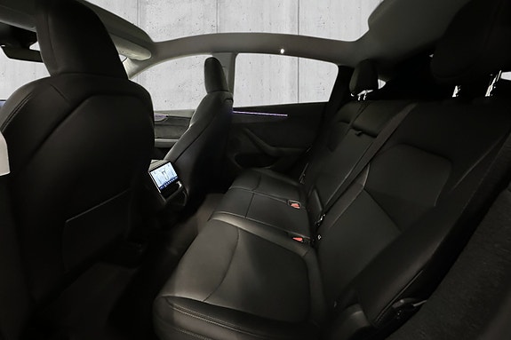 Tesla Model Y 12 of 18
