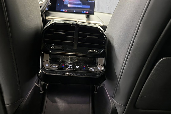 BMW iX 18 of 19