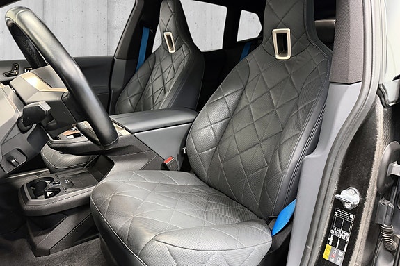 BMW iX 9 of 19