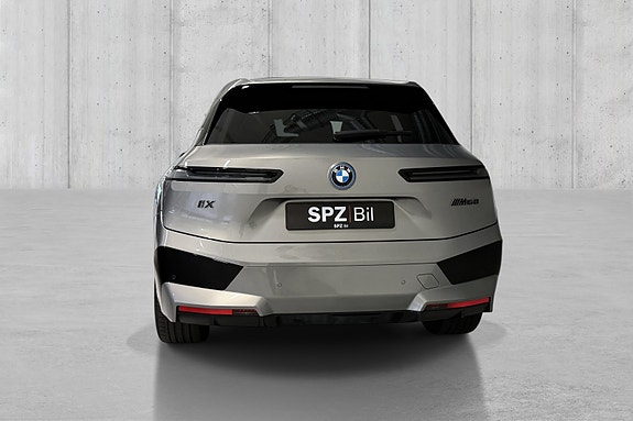 BMW iX 6 of 19