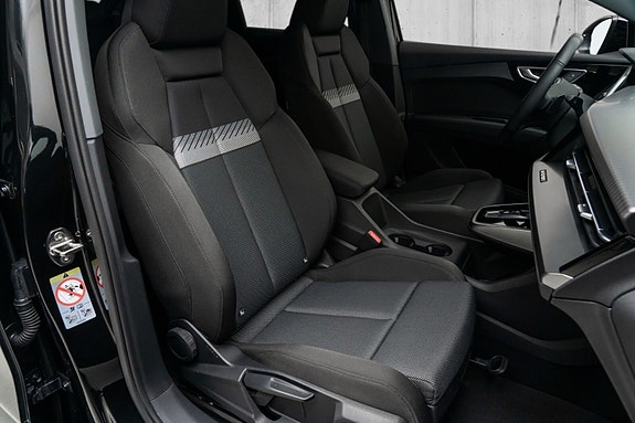 Audi Q4 e-tron 10 of 15