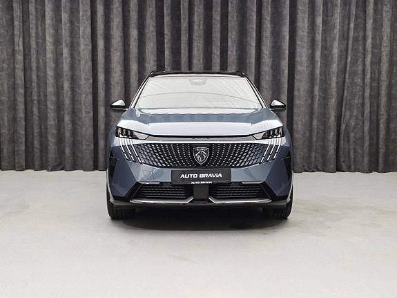 Peugeot e-5008 2 of 30