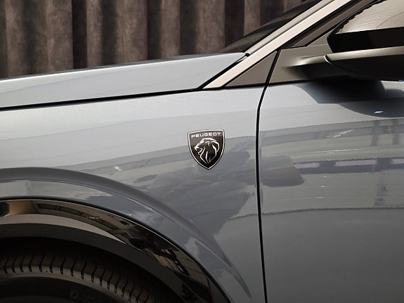Peugeot e-5008 15 of 30