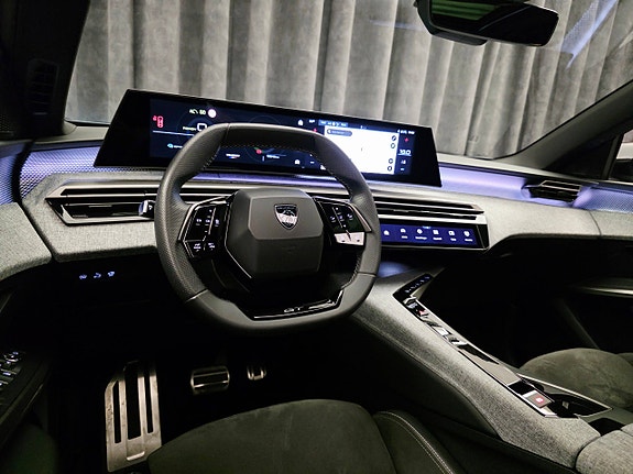 Peugeot e-5008 29 of 30