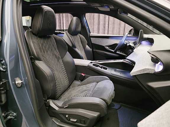 Peugeot e-5008 25 of 30