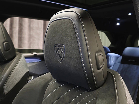 Peugeot e-5008 24 of 30
