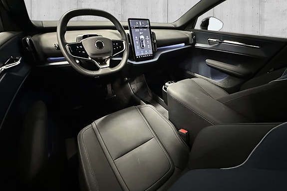 Volvo EX30 8 of 16