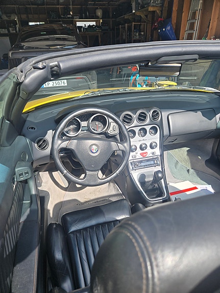 Alfa Romeo Spider 2 of 10