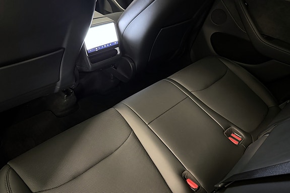 Tesla Model Y 11 of 15