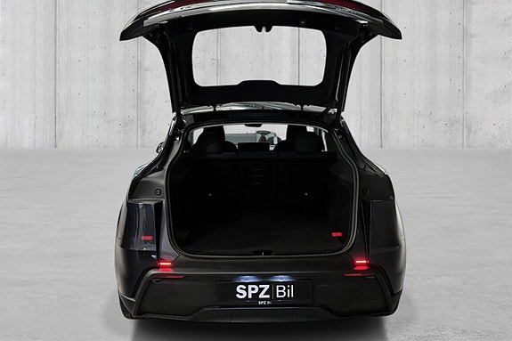 Tesla Model Y 15 of 15