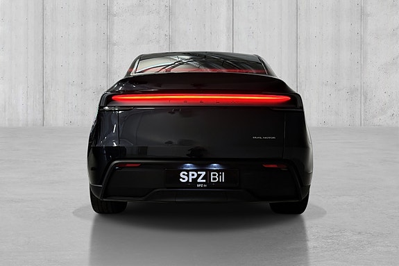 Tesla Model Y 6 of 15