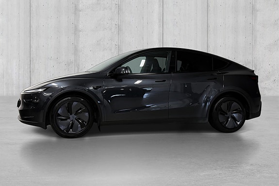 Tesla Model Y 3 of 15