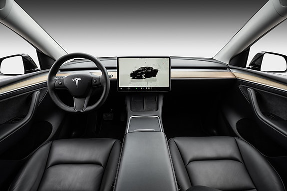 Tesla Model Y 11 of 30